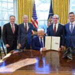 Donald Trump with Cabinet Ministers