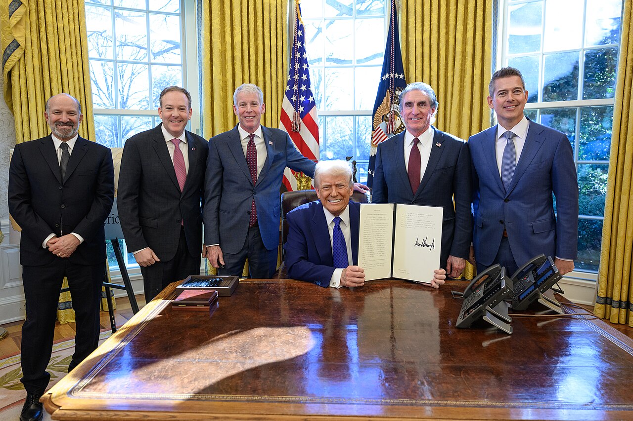 Donald Trump with Cabinet Ministers